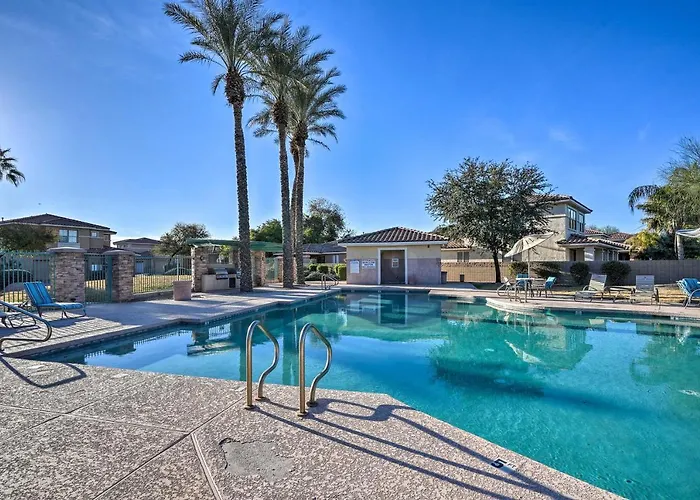 Walk To Community Pool: Desert Oasis Goodyear