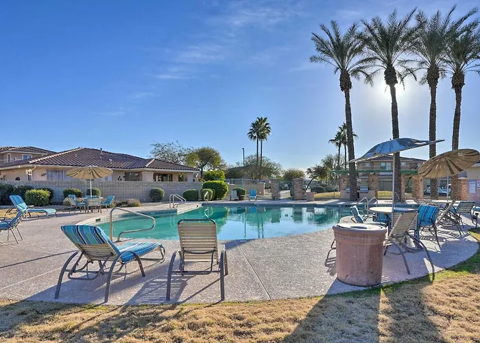 Walk To Community Pool: Desert Oasis Сasa de vacaciones *